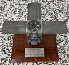 Vintage TIROS ITOS~NASA 1970’s Weather Environmental Satellite Desk Model RARE picture
