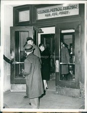 1944 Joan Manners Takes Blood Test To Establish Paternity Medicine Photo 7x9 picture