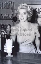 Picture Photo Drink Pinup female canteen worker 5941 picture