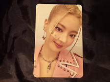Itzy Kill My Doubt Lia Photocard Bandage pink picture