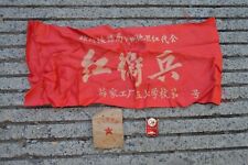 1 Chairman Mao Pin badge + 1 arm band of the Red Guards Cultural Revolution era picture