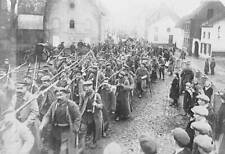 Defeated German troops marching back home after receiving orde- 1918 Old Photo picture