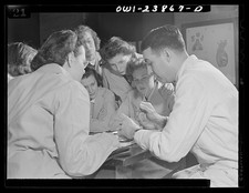 Photo:Frances Bullock nursing student anatomy class brain structure 1943 picture