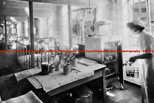 F001627 A baby in an isolation unit. Hither Green Hospital. London. 1947 picture