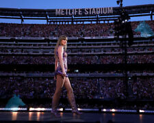 Taylor Swift in MetLife Stadium East Rutherford NJ 8x10 Photo Reprint picture