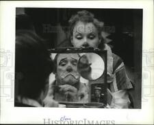 1988 Press Photo Clowns B. Curtis Conner and Caryl Houck put face make ups picture