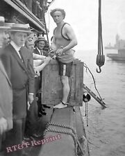 Harry Houdini 1912 Photo at the New York Harbor 8x10 picture