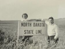 (At) Found Photo Photograph VTG Roadside North Dakota State Line Sign Artistic picture