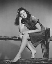 Barefoot Beauty Actress GENE TIERNEY Classic Black & White Picture Photo 4x6 picture