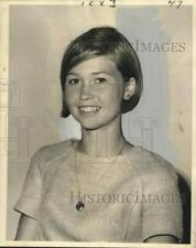 1967 Press Photo Sweet Briar student Elizabeth Wilson to spend summer in France picture